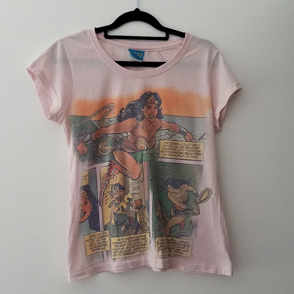 Wonder woman t shirt size 12 - Picture 2 of 6